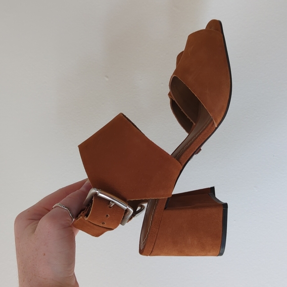 L'INTERVALLE Shoes - L'Intervalle Sueded Leather Heel Sandals